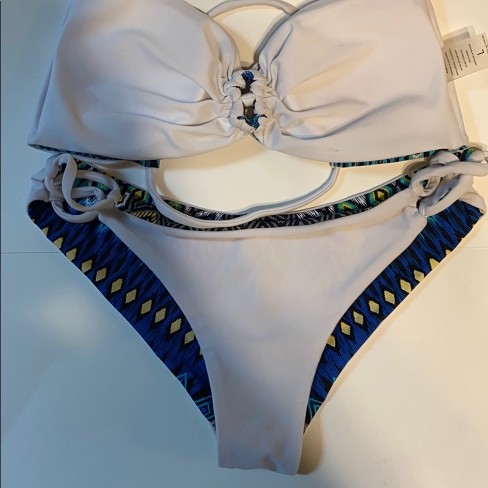 Victoria’s SecretReversible BikiniWhite/ Multi - Picture 7 of 8